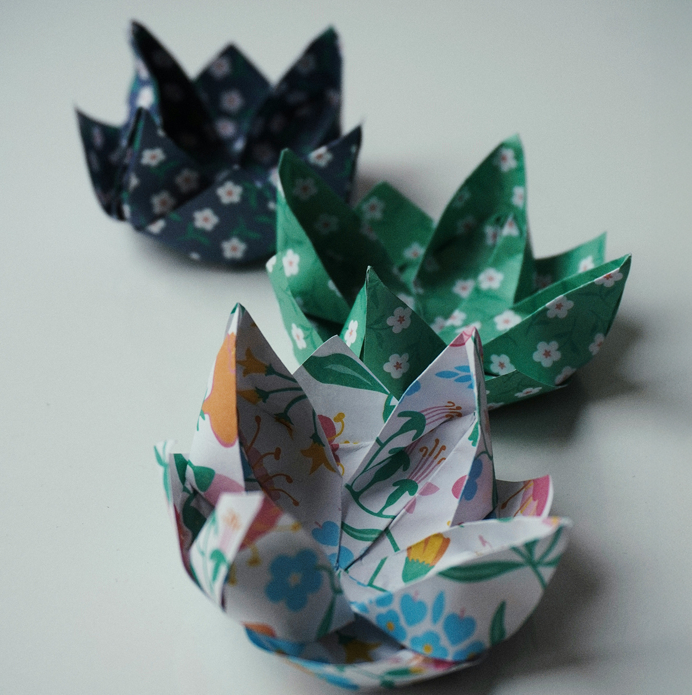DECORAZIONI CON CARTA REGALO