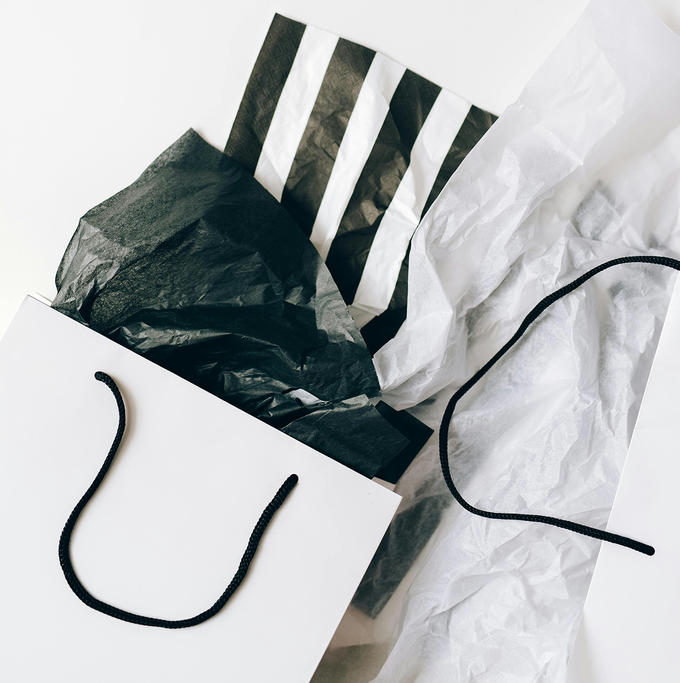 shopper e packaging in carta bianco e nero